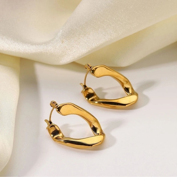 18K Gold Plated Flat U-Shaped Hoop Earrings - Picture 6 of 8